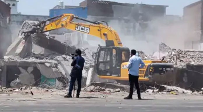 Lucknow Development Authority Demolishes Illegal Five-Storey Complex in Indiranagar