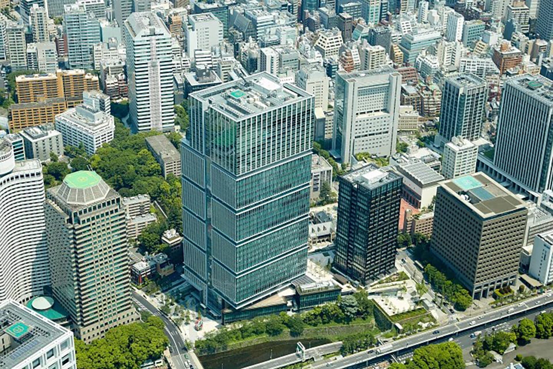 Blackstone acquires Tokyo Garden Terrace Kioicho for ¥400 billion, highlighting foreign interest