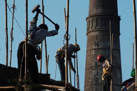 Labour Department Registers Construction Workers in Noida with Special Camps
