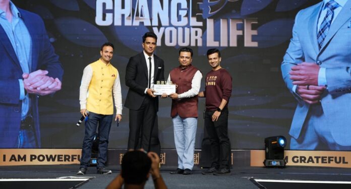 Keval Valambhia Receives Hero of Humanity Award